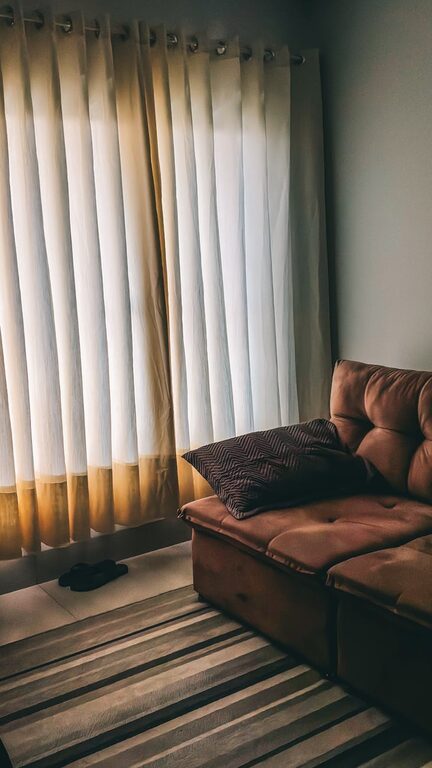 Simple Tips for Creating a Cozy and Inviting Living Space at Home